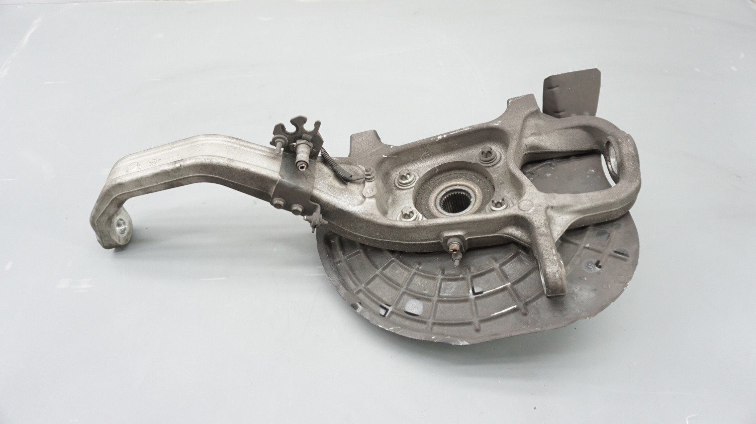 Maserati Ghibli 2014-2017 Front Left Steering knuckle