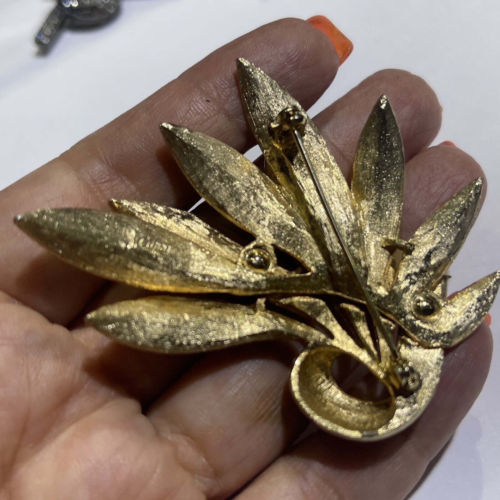 Vintage Capri Flower Gold Tone Texture Brooch Pin - Gem