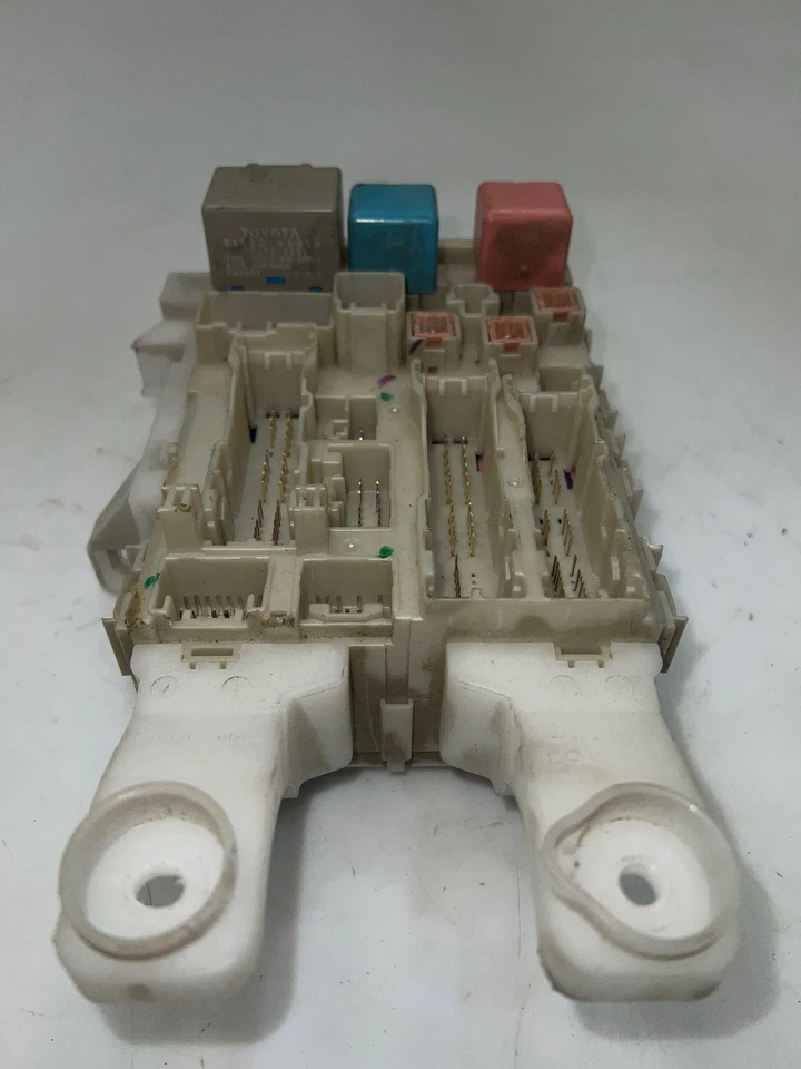 Bloque de Conexiones de Caja de Fusibles de Cabina Toyota Rav4 2010 OEM 8273042400 Foto 4 de 4