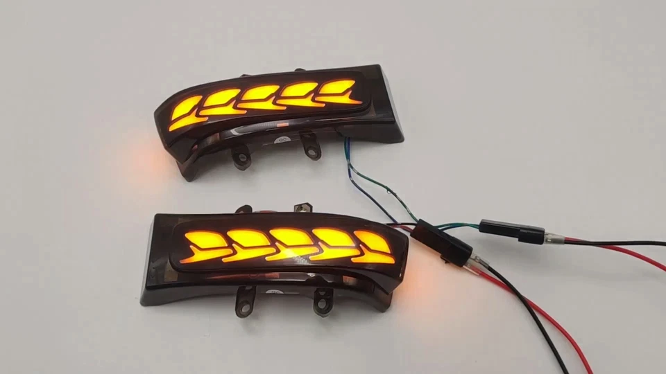 Luces de señalización de giro de espejo lateral para Toyota Highlander 2008-2012 / RAV4 2006-2012 Foto 2 de 4