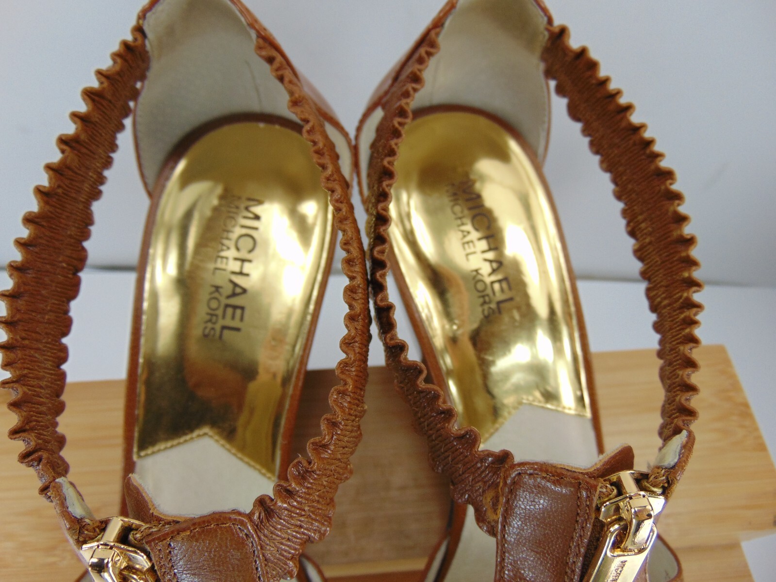Michael Kors BROWN LEATHER Zip Front Wedge SANDAL 9 1… Gem