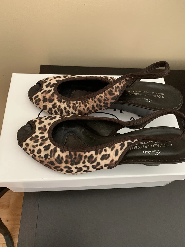 Sapatos femininos tamanho 9,5 Donald J pliner estampa animal  - Imagem 4 de 4
