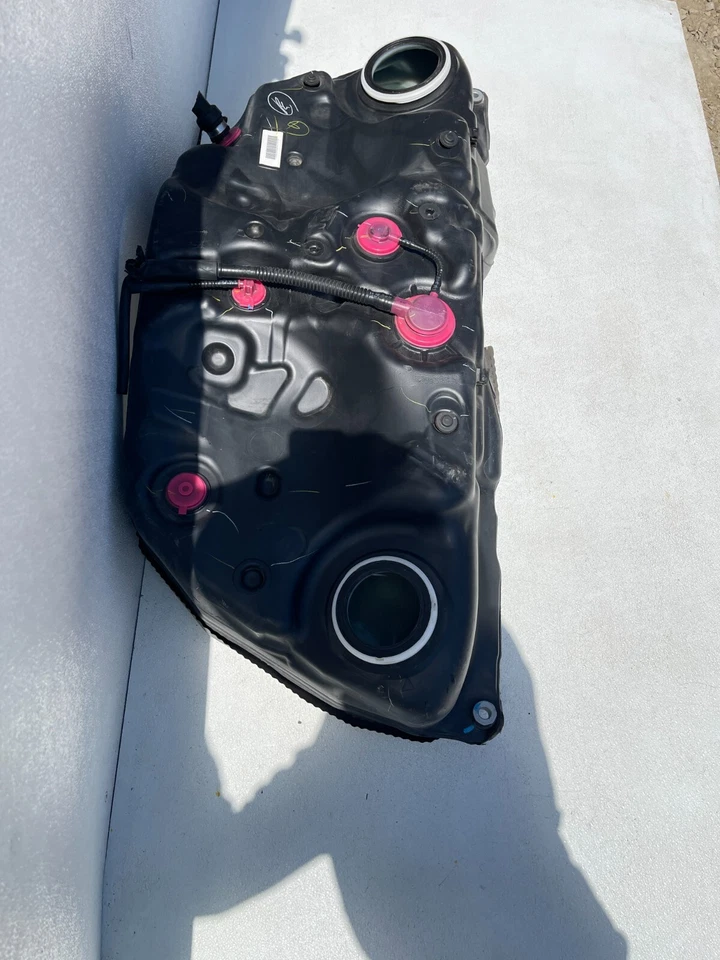 2010 Lexus gs430 fuel Gas tank 7711130200 USED OEM - Image 4 of 4