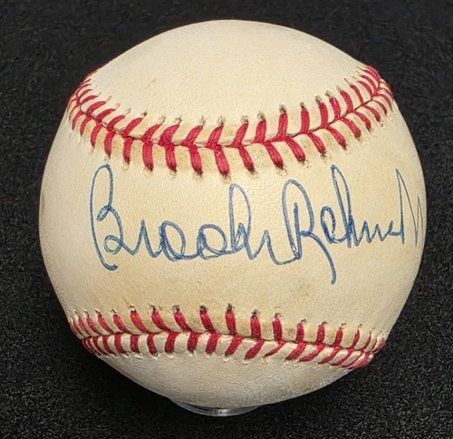 BROOKS ROBINSON Signed Official Baseball-HALL OF FAME-BALTIMORE ORIOLES-JSA