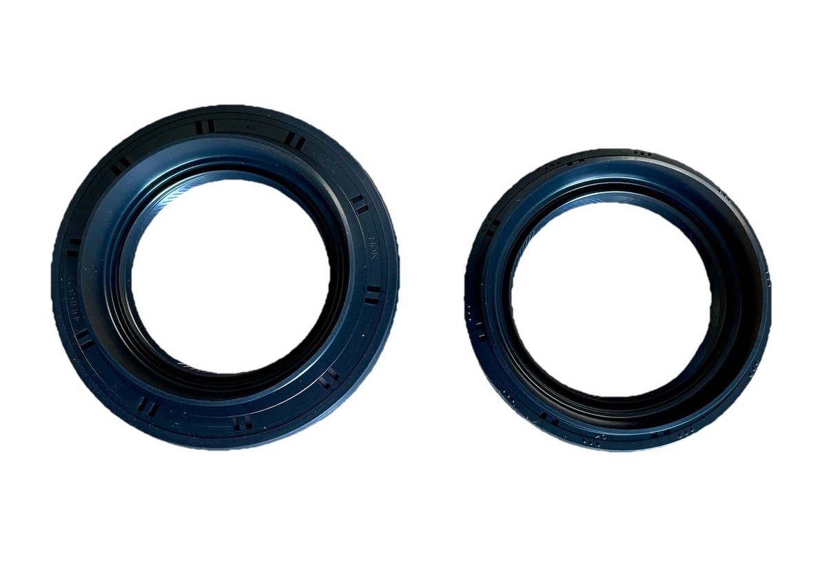 空！コスメ！350/3/205/2 Genuine Toyota OEM Front axle shaft oil seals Land Cruiser 100 200