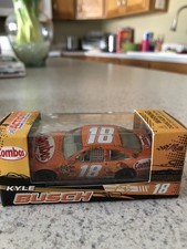 Kyle Busch 18 Combos Nationwide Series 2010 Toyota Camry 1:64 Action
