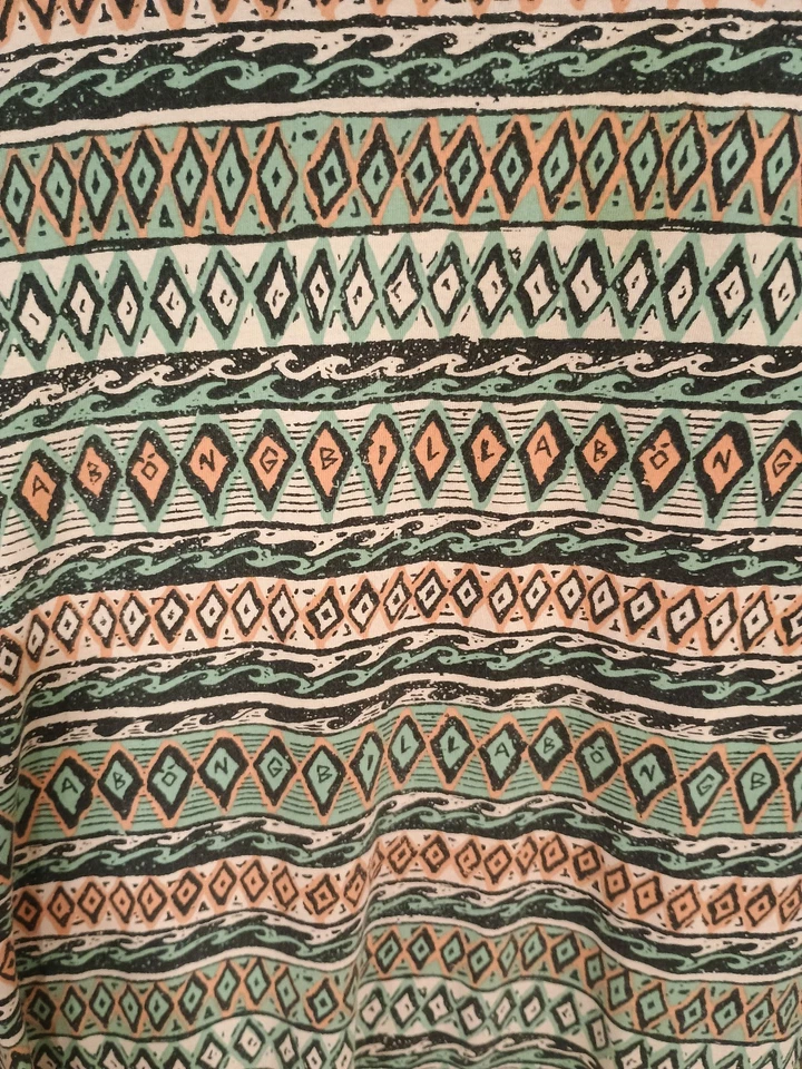 Винтажная футболка Billabong размер XL, бриллиантовые формы/волны/принт Billabong - Изображение 2 из 4