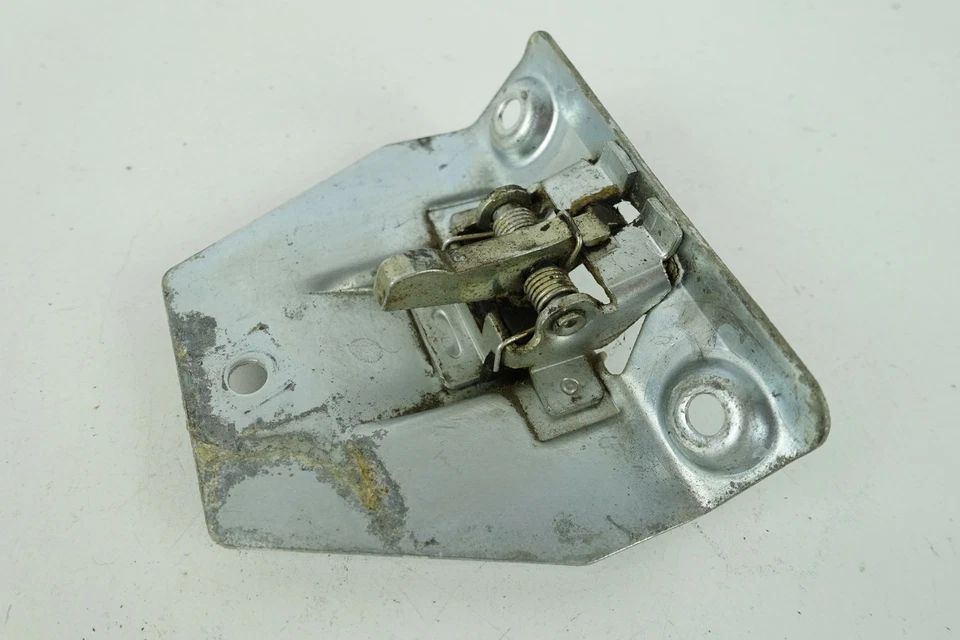 Mercedes-Benz 230 240D 300D 1974 pestillo de maletero OEM trasero Foto 4 de 4