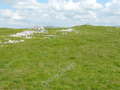 Foto 12x8 Cairns auf alter Weide, Conistone Der weiteste ist auf einem Sommer c2011