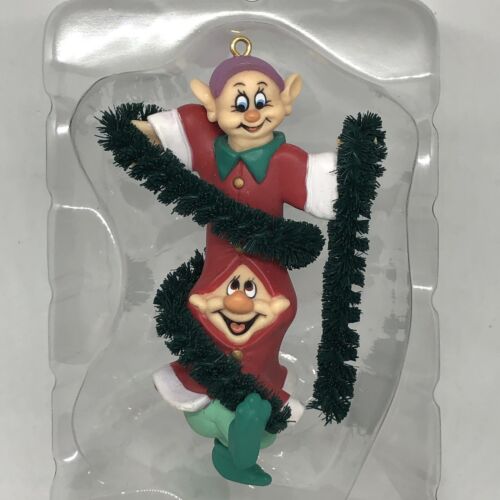 SNOW WHITE & THE SEVEN DWARFS Christmas Ornament X Enesco Merry Little Two-Step - Picture 2 of 8