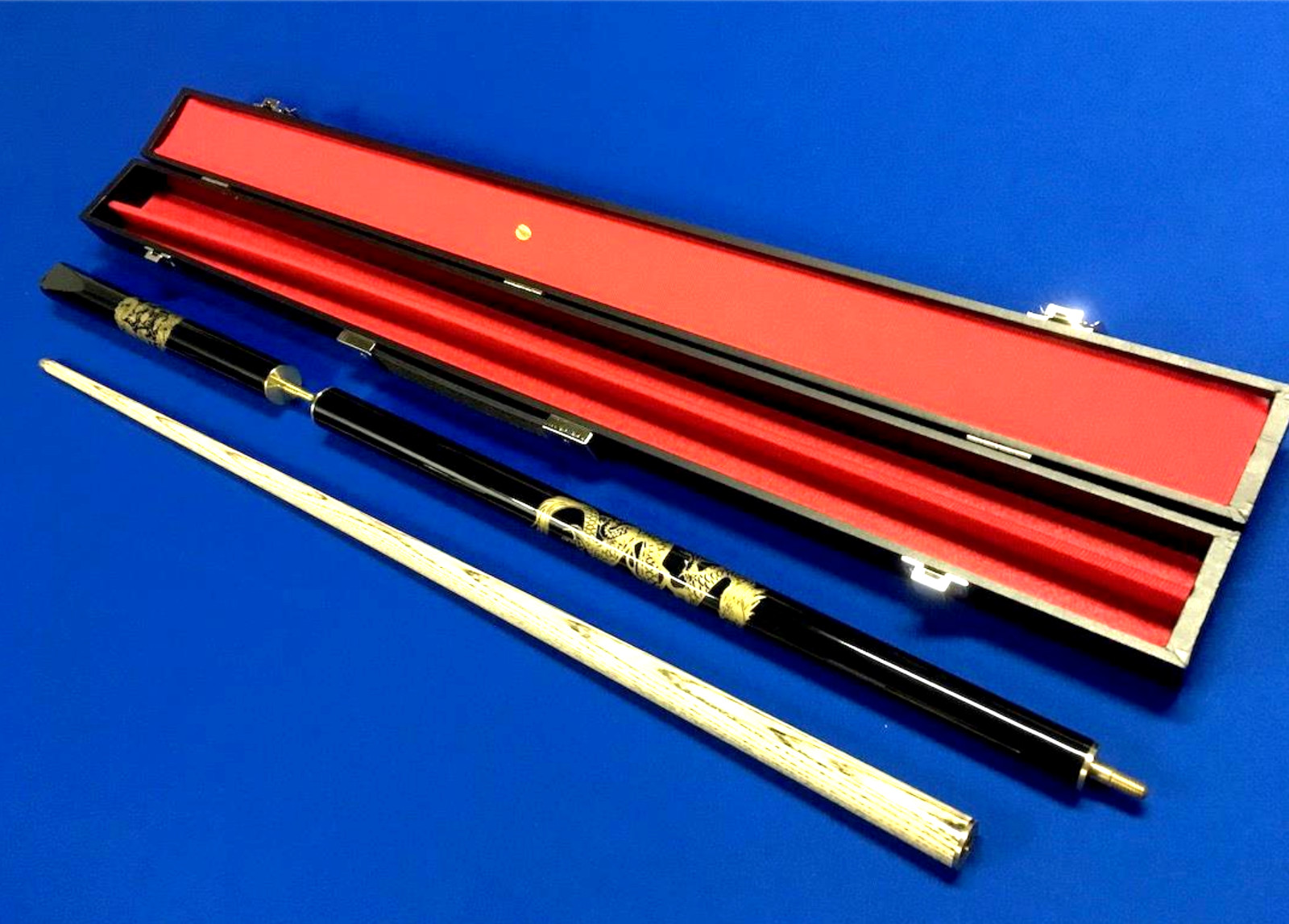 Queue de billard Dragon OR avec son coffret de transport rigide pour le 8 pool noir