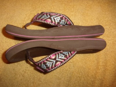 skechers relaxed fit yoga foam flip flops