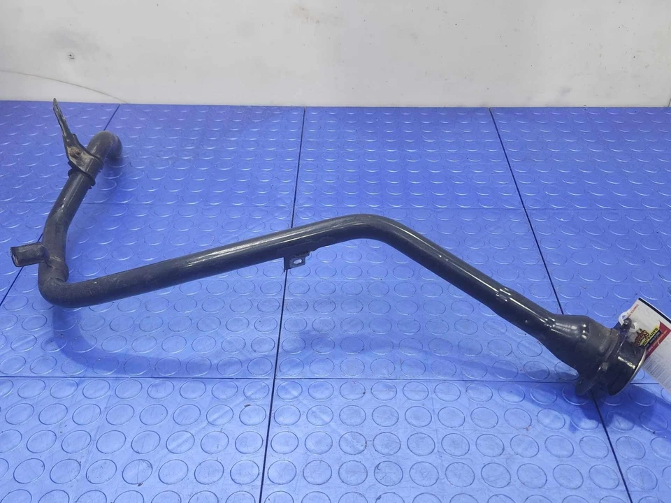 Conjunto de cuello de llenado de llenado de combustible Subaru Tribeca 2008-2014 OEM 42066XA03A Foto 2 de 4