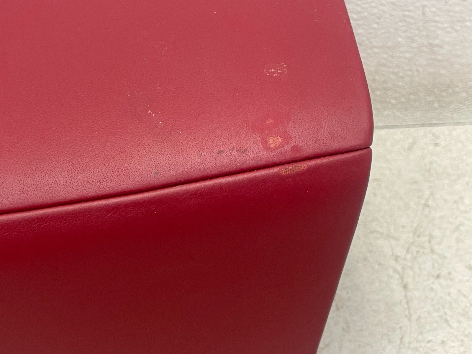 17 18 Maserati Levante Rear Center Console Housing Cover Panel Trim Red 1442 OEM
