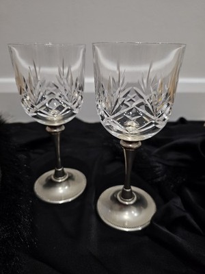 Vintage geschliffene Kristall Weingläser Paar Zinn Stielkelche Mid Century