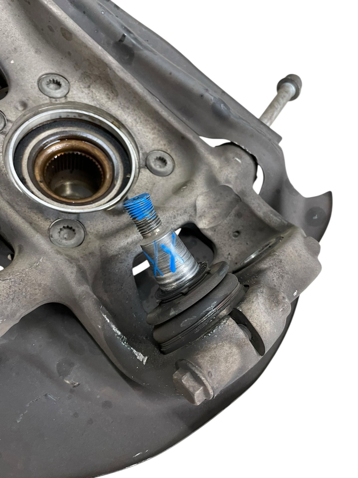 2015-2020 BENTLEY BENTAYGA Front Right Spindle Knuckle Wheel Bearing Hub Assy