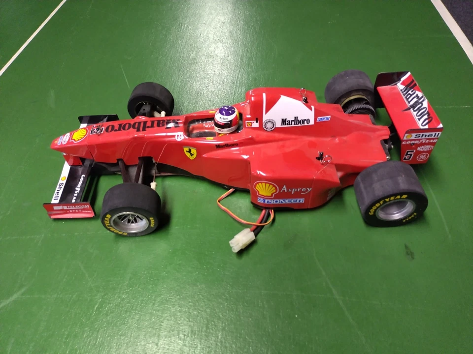Tamiya Ferrari F310B 1:10 - Bild 4 von 4