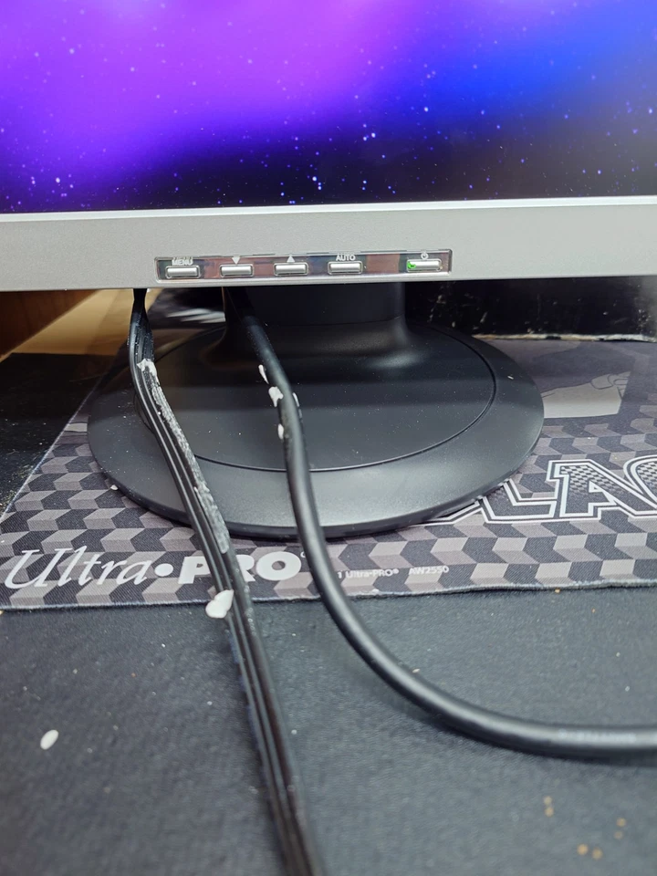 V7 R17PS 17" VGA Monitor Used Tested Excellent Working LCD With Box Screen - Image 3 of 4