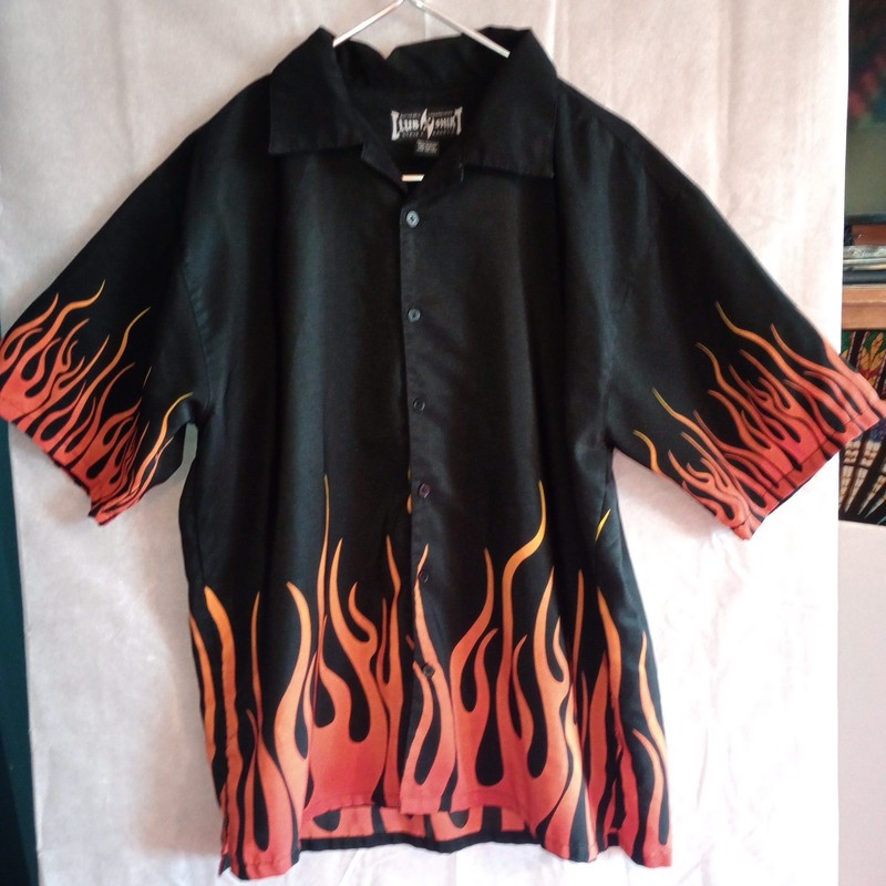 Vintage men's size XL fire flames  black & red  buttoned up short sleeve shirts