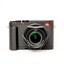 Leica D-Lux 8 + Original Hand Grip and Original Auto Cap
