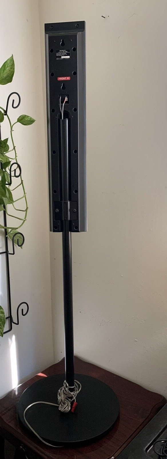 Set of Sony SS-TS82 left and right speakers with stands and cable
