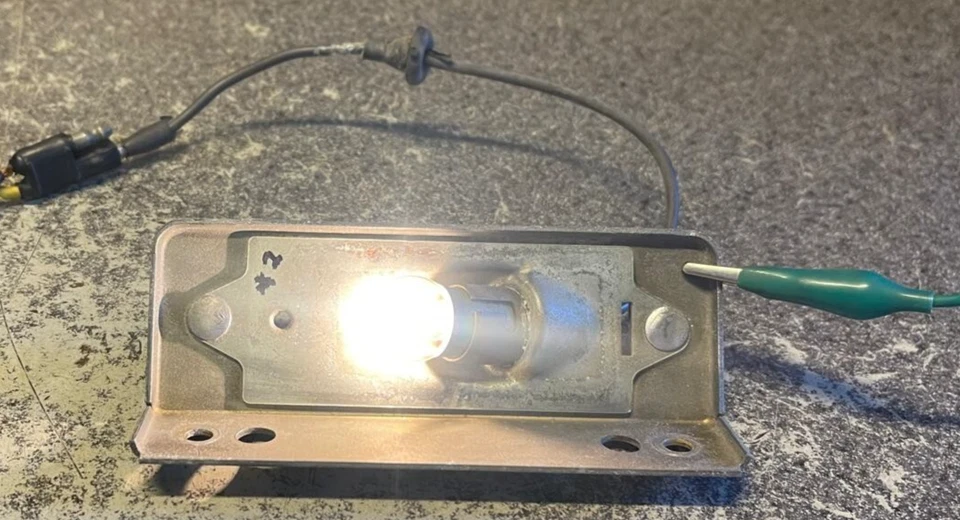 PARAGOLPES TRASERO LINCOLN CONTINENTAL LUZ MATRÍCULA 1966-1969 66-69 FORD Foto 3 de 4