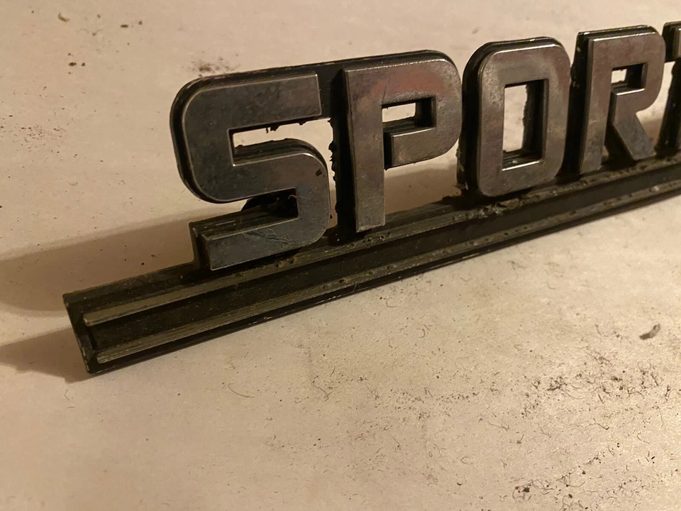 Chevrolet Sport Van 1985 1986 1987 1988 1989 G10 G20 G30 emblema guardabarros delantero Foto 2 de 4