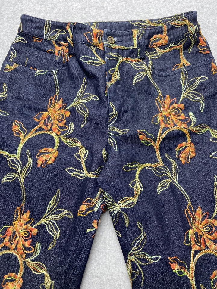 Pantalones de mezclilla Doncaster deportivos para mujer 2 bordados florales acampanados retro boho Foto 3 de 4