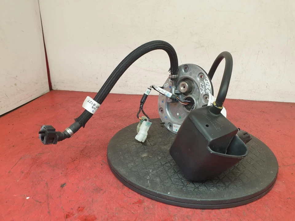 TRIUMPH THRUXTON RS FUEL PUMP 2019 1.2L PETROL - Image 2 of 4