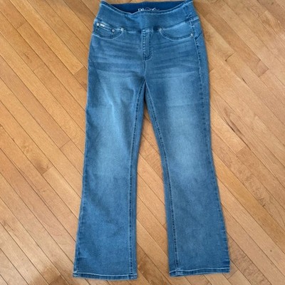 DG2 Size Large Light Wash Bootcut Pull On Stretch Jeans 31  Inseam