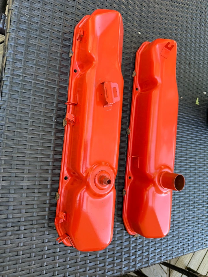 Dodge Charger 440 1968 cubiertas de válvula Foto 2 de 3