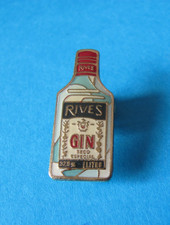 Vintage RIVES GIN Bottle Pin badge. VGC
