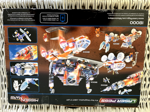 Laser Pegs Mission Mars Mars Rocket 580 Pieces-NIB - Picture 2 of 4