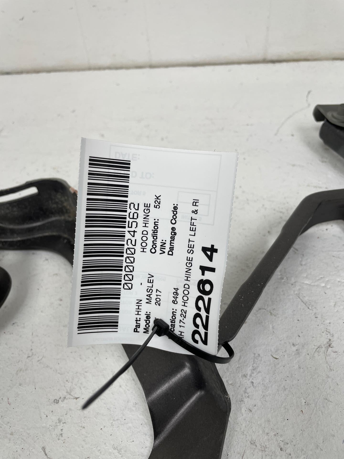 2017 2018 2019 2020 2021 2022 MASERATI LEVANTE HOOD HINGE SET LEFT & RIGHT (2)