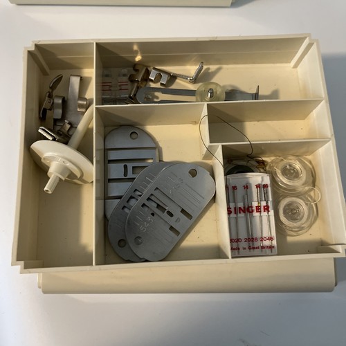 Singer Sewing Machine Attachments Flexi Stitch Cams Discs W/ Case and extras - 第 1/5 張圖片