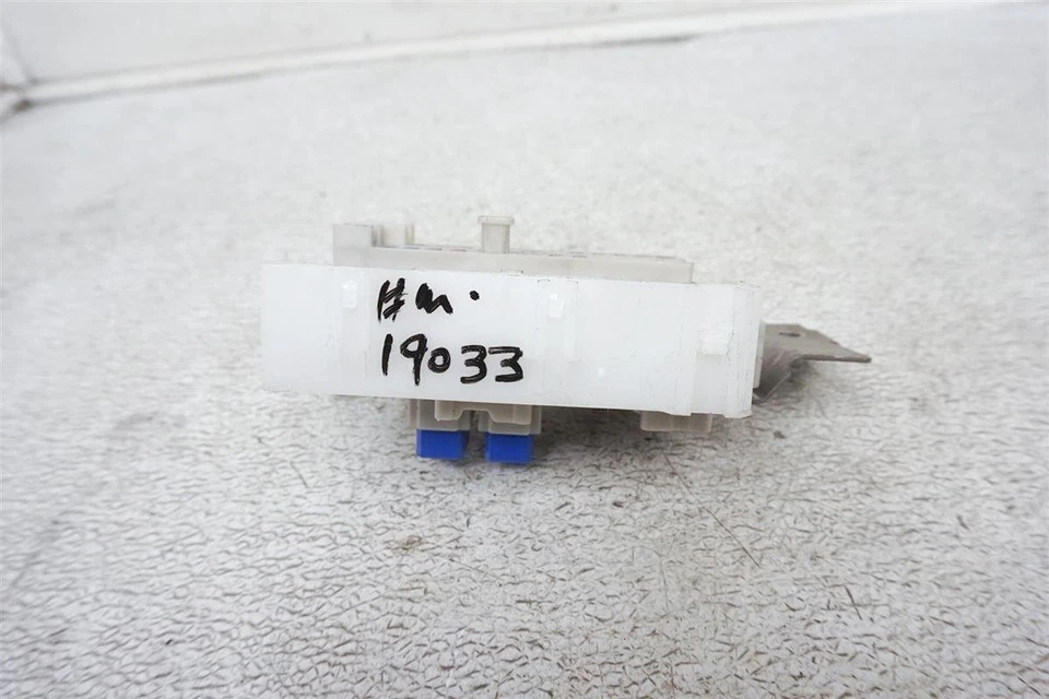 Nissan Sentra 2007-2008 caja de conexiones de fusibles de cabina 24350-Et000 Foto 4 de 4