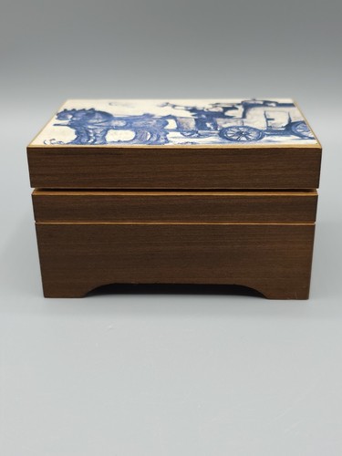 Linden Vintage Small Wood Music Box Horse Carriage Print Two Songs Manual Wind - Picture 6 of 11