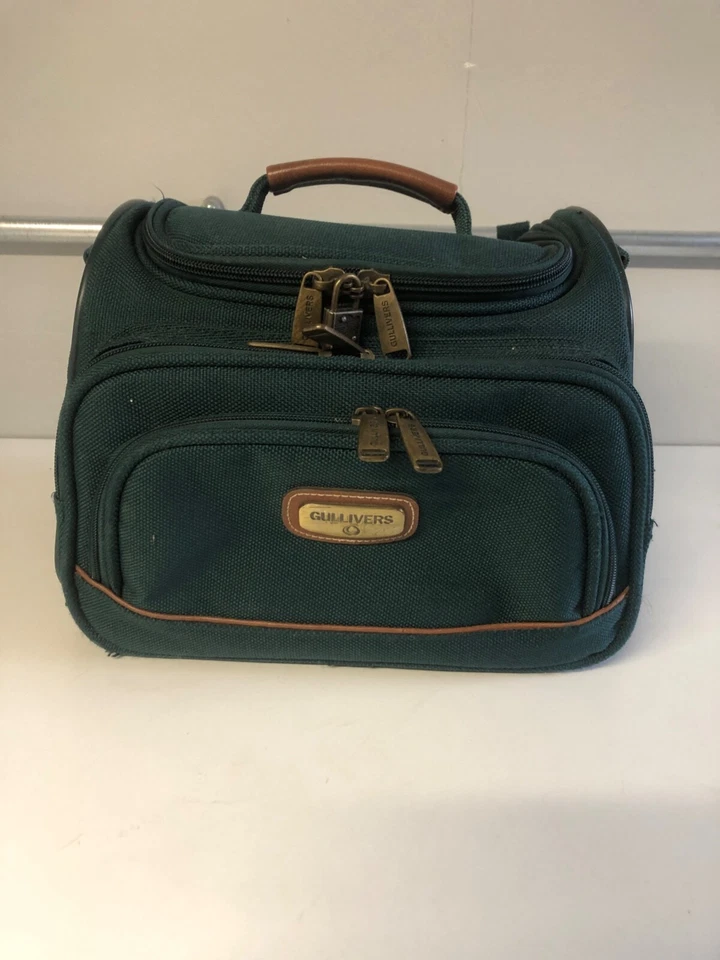 Gullivers Camera & Accessors Travel Bag Green - Medium Sized With Shoulder Strap - Image 2 of 4