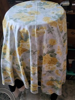 Bezaubernd romantische Tischdecke rund 160 cm mit großem Rosenmuster Dm 160cm