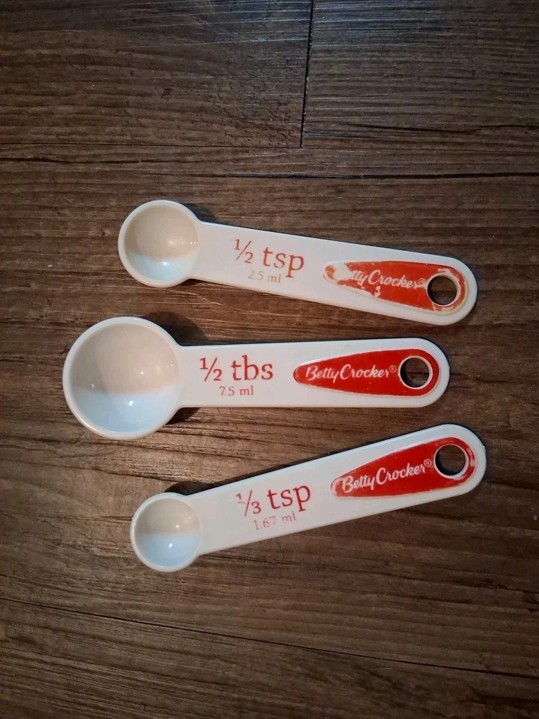 Vintage Betty Crocker Measuring Spoons Set of 3 White With Red Accent