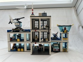 LEGO City 60047 - Police Station