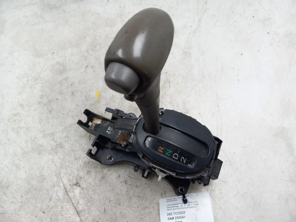 03 TOYOTA ECHO TRANSMISSION SHIFT WITHOUT KEY - Image 3 of 4