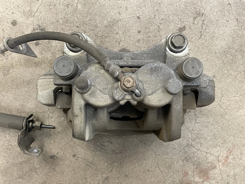 2017-2020 Lincoln Continental Front Right Passenger Side Brake Caliper 1589 OEM - Image 4 of 4