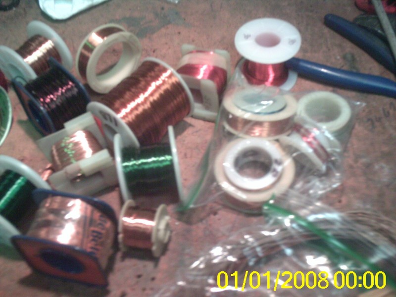 LOT 24 SPOOLS OF COPPER WIRE ALL DIFFERNT SIZES FROM 18 TO 30 GUAGE 4 1/2 POUNDS
