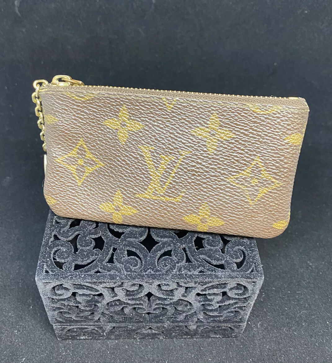 Louis Vuitton Signature Monogram Zippered Change Purse with Key Chain at  1stDibs  louis vuitton change purse keychain, louis vuitton key change, louis  vuitton change purses
