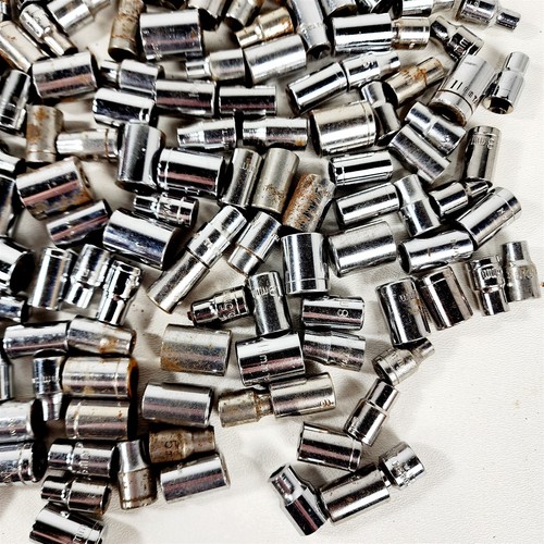 315 - 1/4" Socket Lot Metric - 9.5 lbs - Picture 8 of 9
