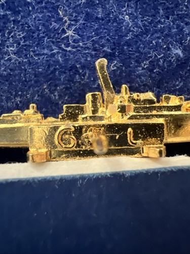 Vintage U. S. N. War Ship Pinback Gold Toned - Picture 6 of 8