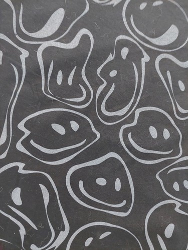 T-shirt Bailey Apparel Launder Trippin' Medium nera stampa all over faccina sorridente - Foto 7 di 7