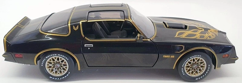Greenlight 1/18 Scale 19098 - 1977 Pontiac Firebird Trans Am - Black - Image 3 of 4