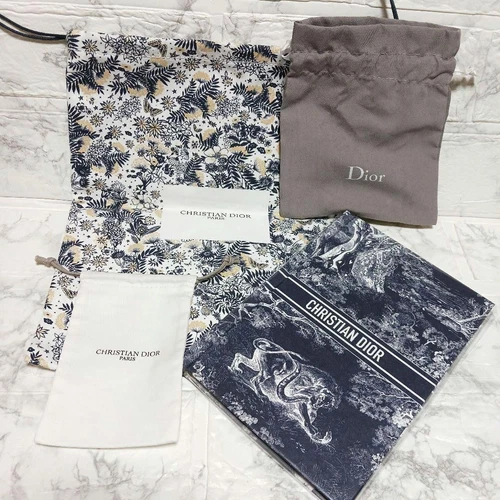 Carnet Dior cordon bleu état inutilisé